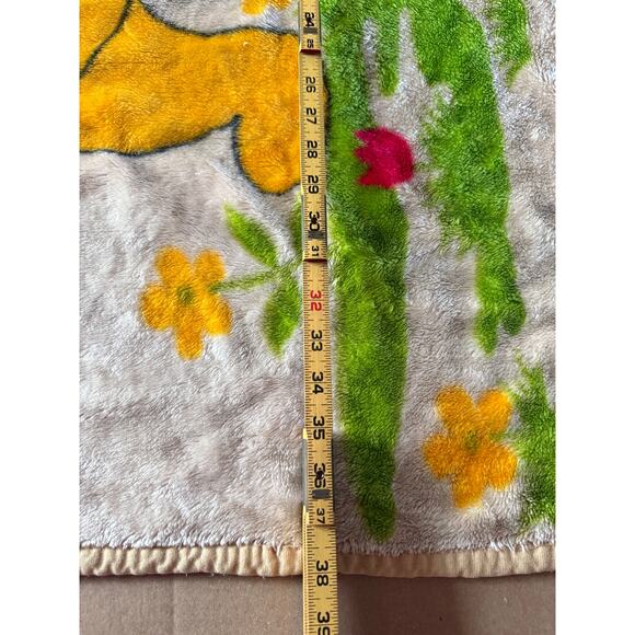 Vintage Winnie the Pooh Holding Honey Pot Clouds Blanket Throw Tan Thick Plush - Picture 2 of 5